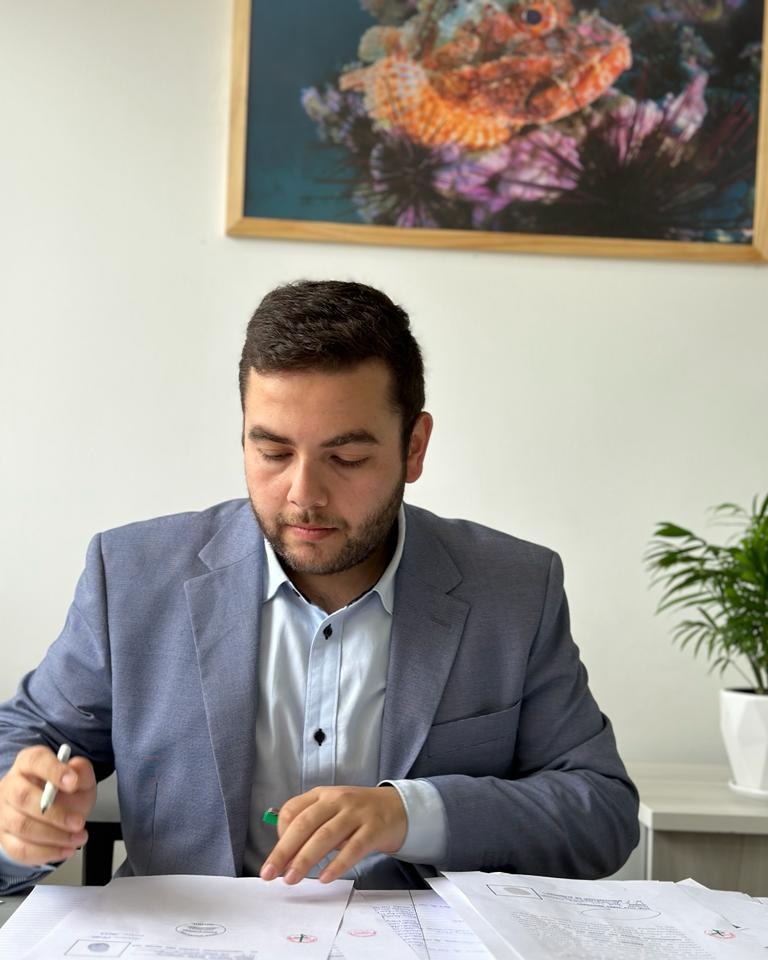 Javier Millar, abogado verificado