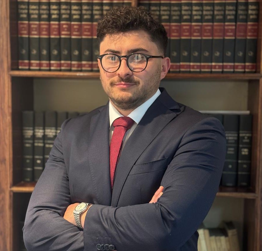 Alejandro Urrea, abogado verificado